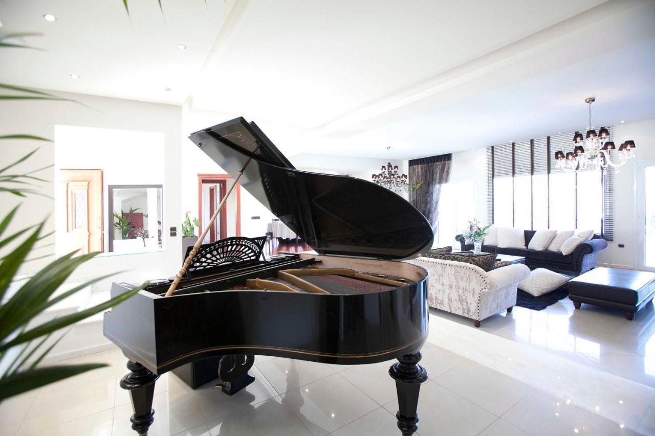 Villa Elena Peraía Екстериор снимка