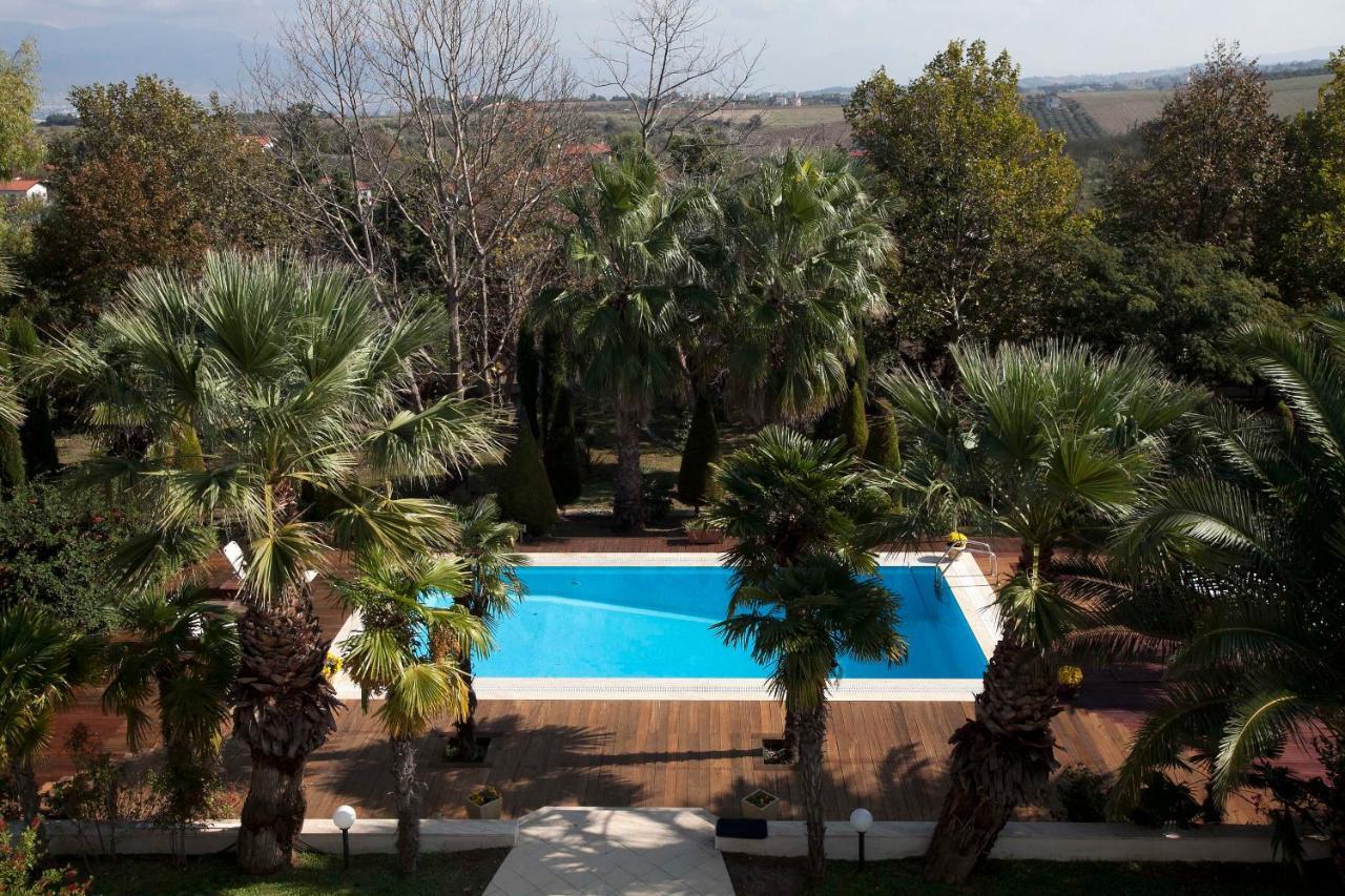 Villa Elena Peraía Екстериор снимка