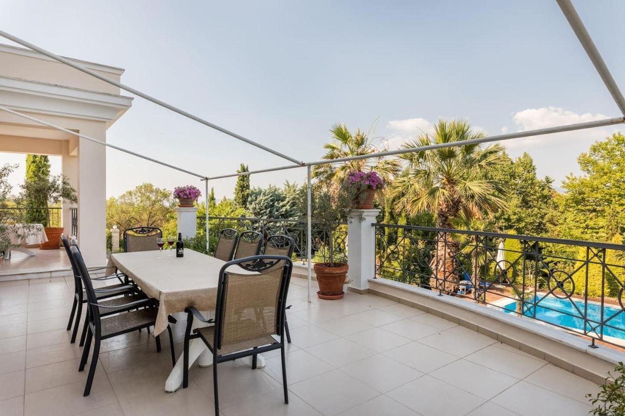 Villa Elena Peraía Екстериор снимка