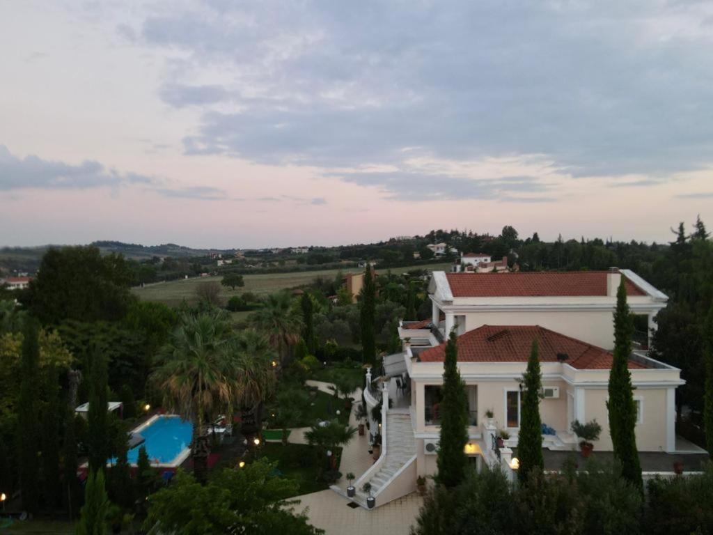 Villa Elena Peraía Екстериор снимка